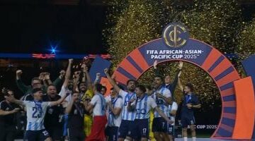 بيراميدز يتسلم كأس القارات بعد الفوز على أهلى جدة بثلاثية.. صور