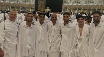 لاعبو بيراميدز يؤدون مناسك العمرة قبل العودة للقاهرة.. صور