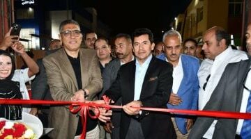 وزير الشباب والرياضة ومحافظ الجيزة يفتتحان حمام سباحة الشيخ زايد
