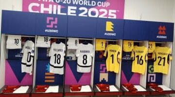شاهد غرفة ملابس منتخب الشباب بملعب خوليو مارتينيز الوطنى قبل مواجهة اليابان