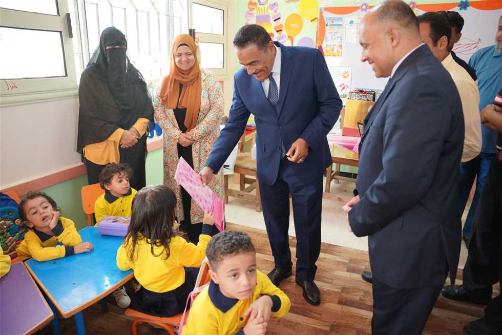 خبيرة توضح سبب بكاء الطفل فى أول يوم حضانة