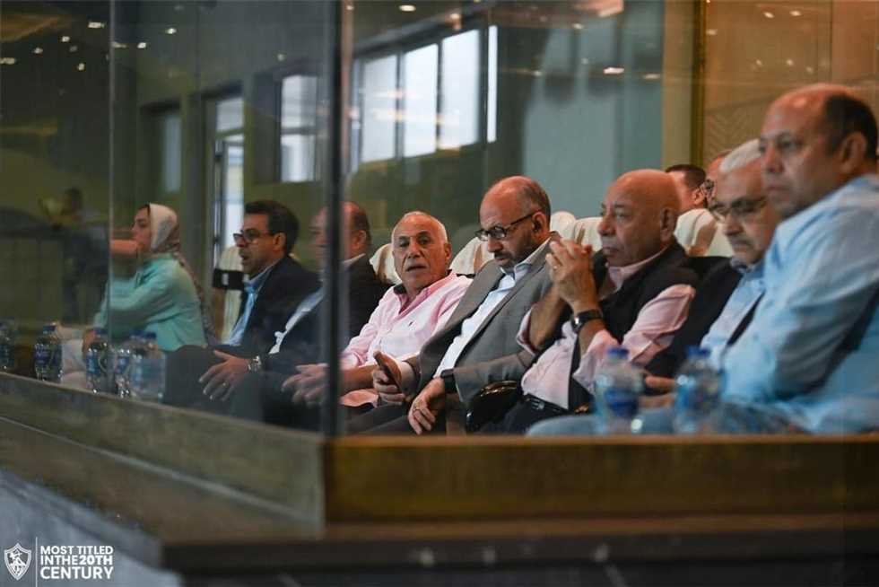 «مش عاجبهم اللي بيعمله المجلس».. مسؤول بالزمالك يتهم أبناء النادي بإثارة أزمة «القمامة»