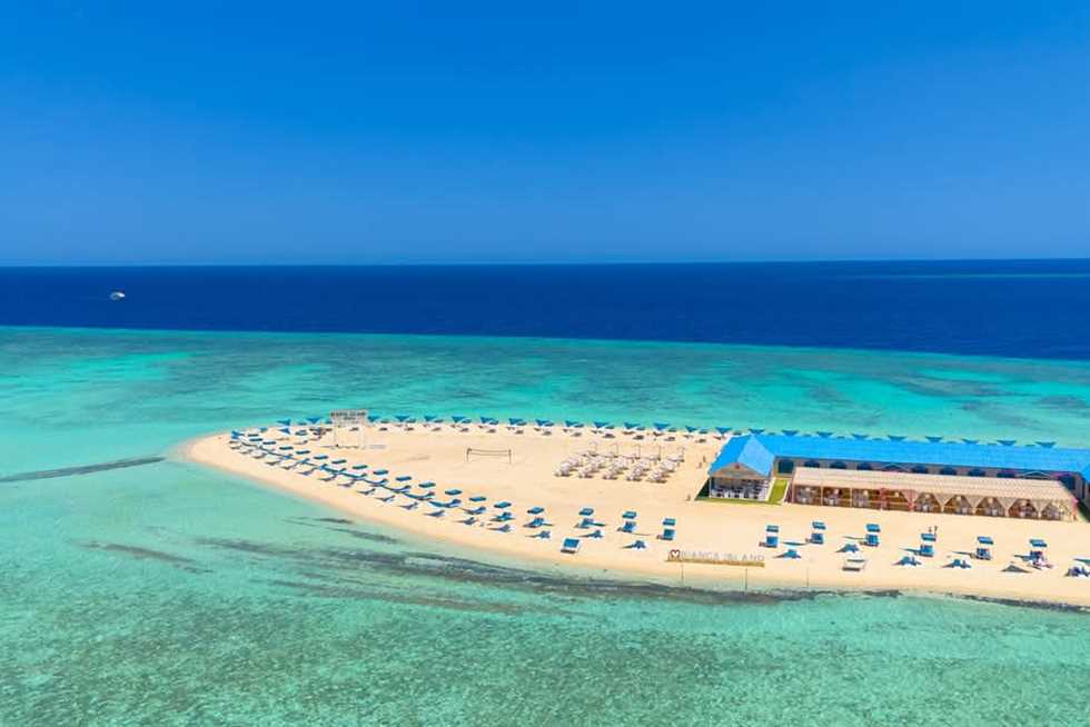 من جزر مهجورة إلى وجهات سياحية عالمية.. «الجفتون ومجاويش وتوبيا» أيقونات السياحة البحرية في الغردقة تستقبل آلاف الزائرين يوميًا