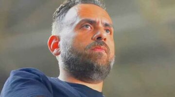 جون إدوارد يفاجئ لاعبي الزمالك قبل مباراة الإسماعيلي (خاص)