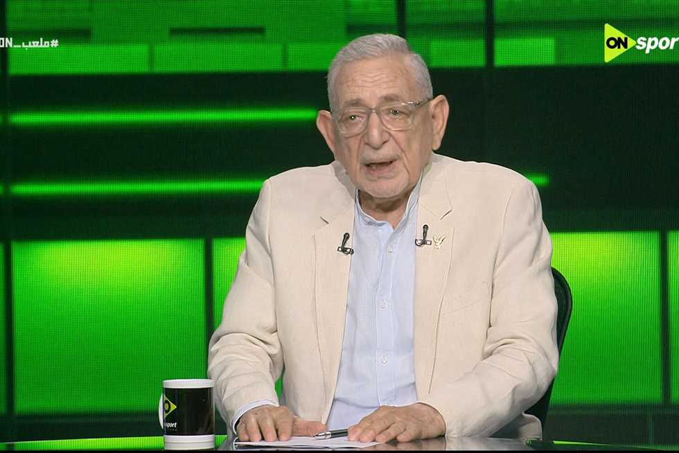 «متسمعش منه أي حاجة عايز فيها رواية صحيحة».. نجم الأهلي السابق يهاجم عدلي القيعي