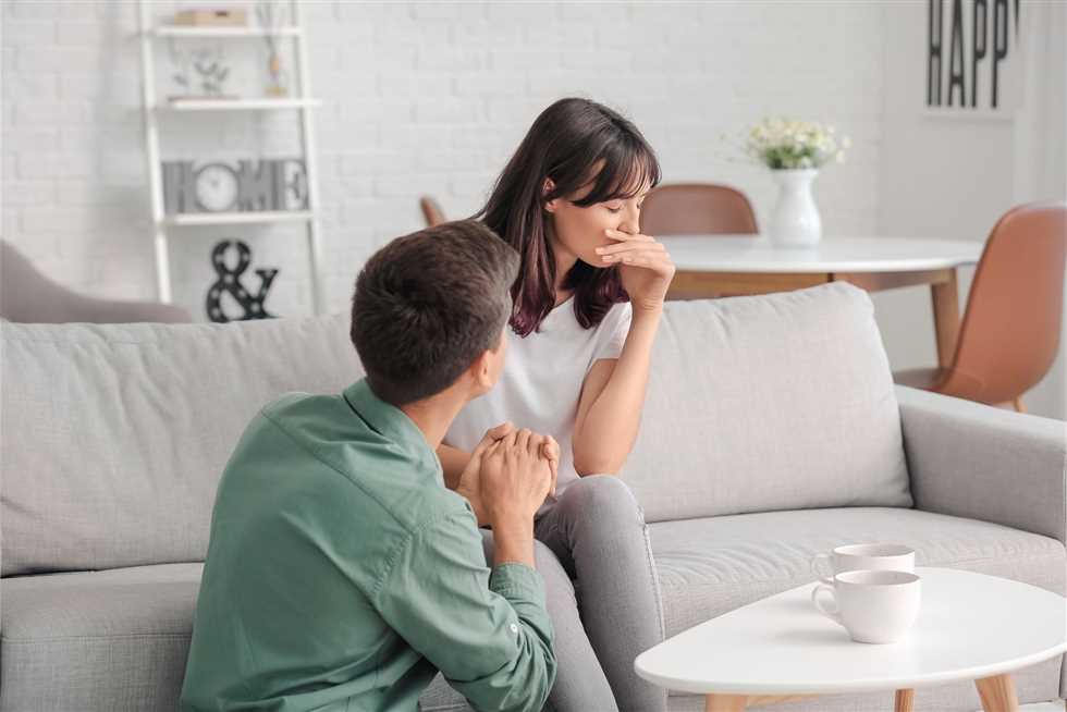 منها العذراء والجدي.. 6 أبراج تخفي آلامها في الحب