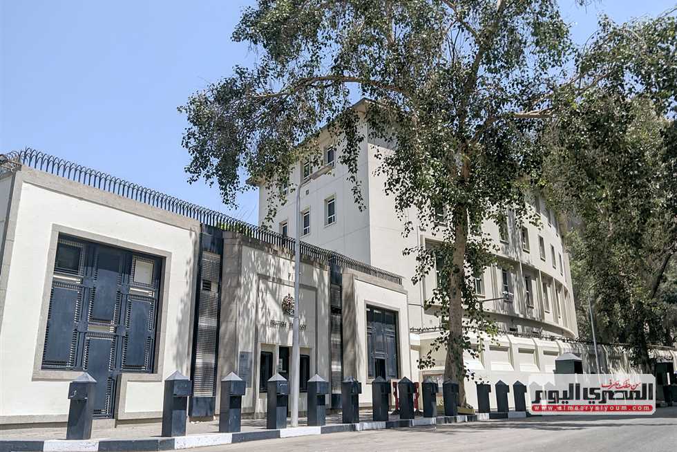 «العرابي» يكشف أسباب وتفاصيل إزالة الحواجز الأمنية حول السفارة البريطانية في القاهرة (فيديو)