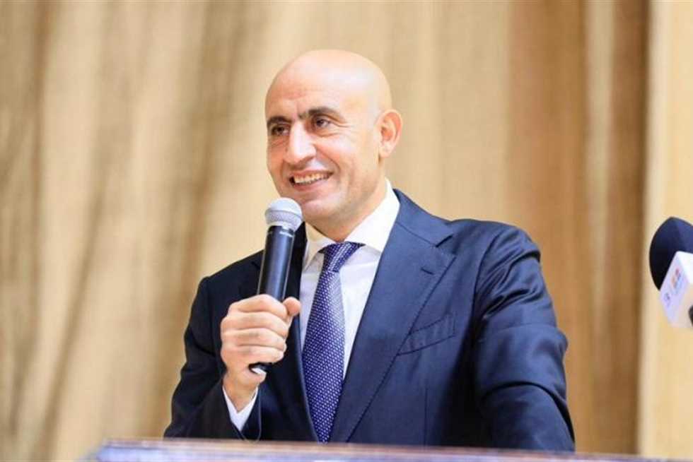 «الوزارة فقط من تبيع كتبها».. وزير التعليم يكشف حقيقة إجبار طلاب التجريبي على شراء الكتب