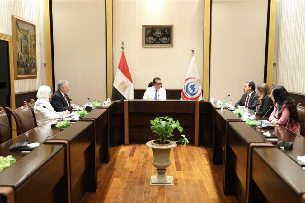 وزير الصحة يتابع ملف السياحة العلاجية