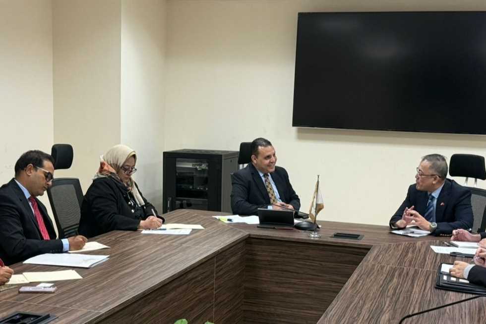 وكيل وزارة الاستثمار يبحث مع نائب سفير الصين بالقاهرة زيادة التعاون المشترك