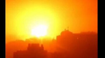 حي الشيخ رضوان الآن.. لحظة إلقاء قنابل حارقة وتفجيرات متتالية أحدثت زلزالا لدقائق