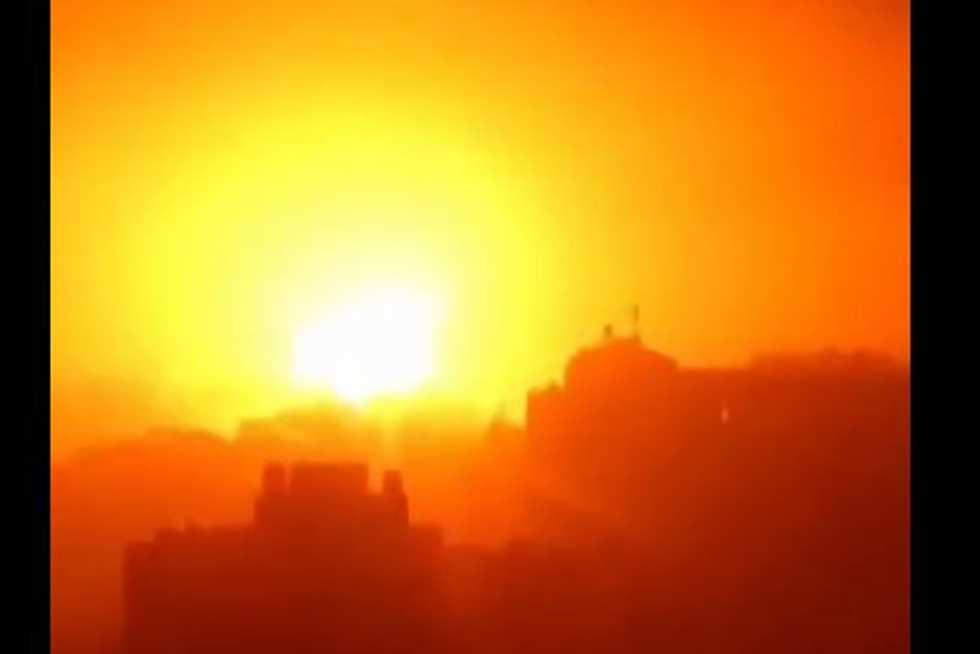 حي الشيخ رضوان الآن.. لحظة إلقاء قنابل حارقة وتفجيرات متتالية أحدثت زلزالا لدقائق