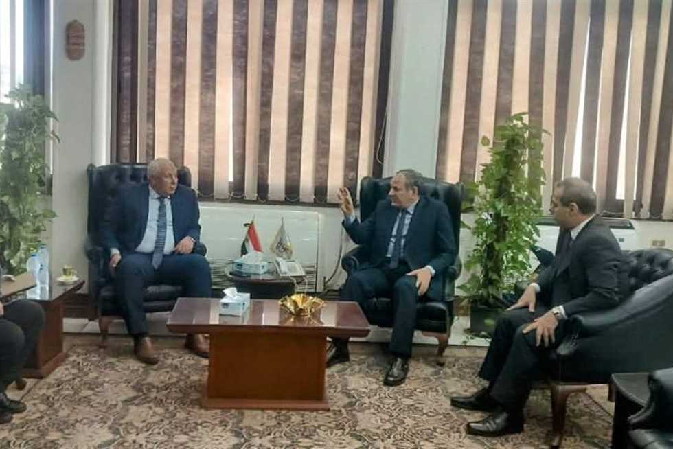 لبحث آفاق التعاون المشترك.. محافظ الوادي الجديد يلتقي رئيس مركز البحوث الزراعية