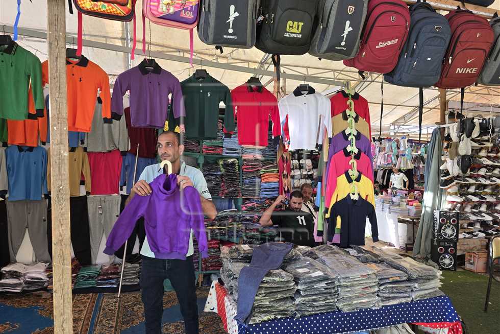 تصل لـ800 جنيه.. أسعار الشنط المدرسية بأسواق دمياط تثير الجدل