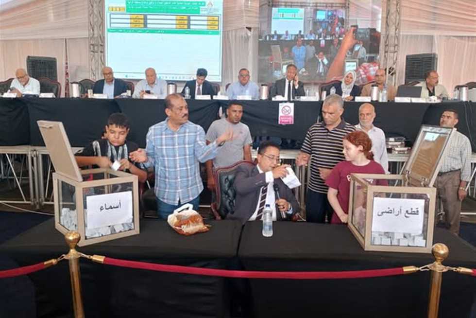 وزير الإسكان يعلن تخصيص 568 قطعة ارض للمواطنين الذين تم توفيق أوضاعهم بالرابية في مدينة الشروق