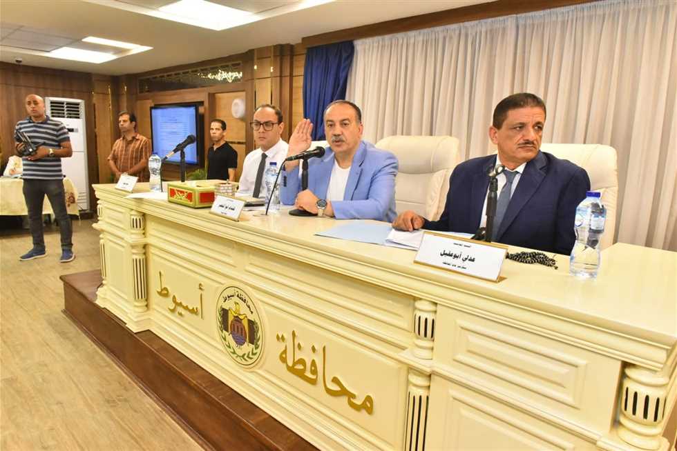 «تنفيذي أسيوط» يتابع مشروعات التنمية ويعلن تشغيل مجزر حديث