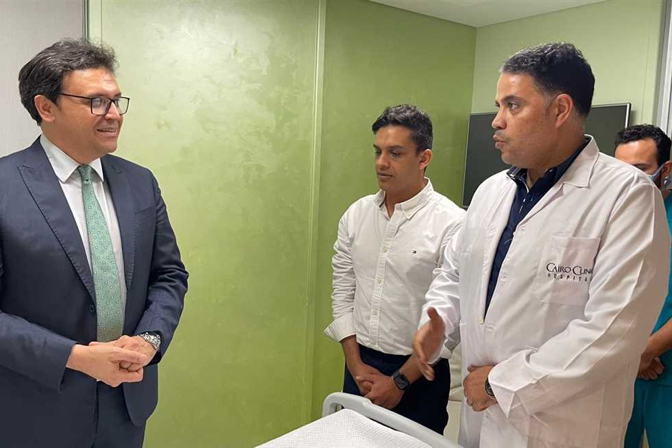 وزير الثقافة يزور المايسترو سليم سحاب بالمستشفى للاطمئنان على حالته الصحية