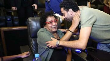 محمد منير وأكرم حسني وصناع «ضي» يشاهدون الفيلم مع الجمهور (صور)