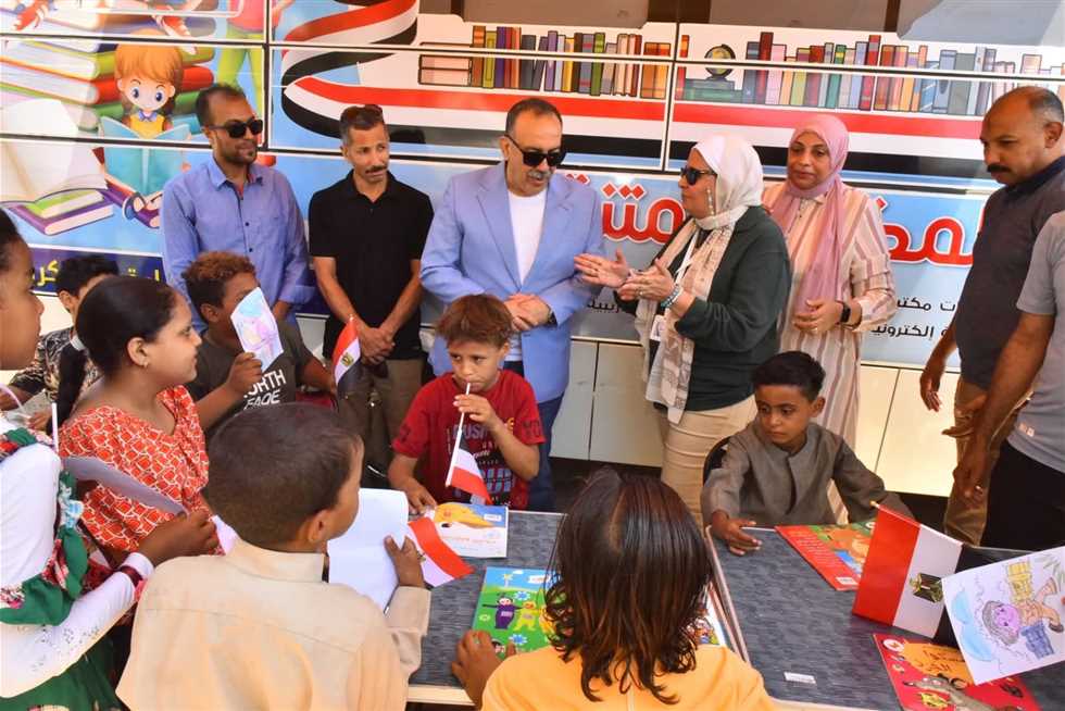 توزيع 120 حقيبة مدرسية بمشتملاتها على الأيتام والأولى بالرعاية في أسيوط