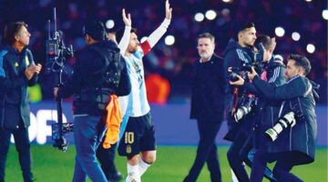 «الأمور قد تتغير».. سكالوني يزيد الغموض حول مشاركة ميسي في كأس العالم