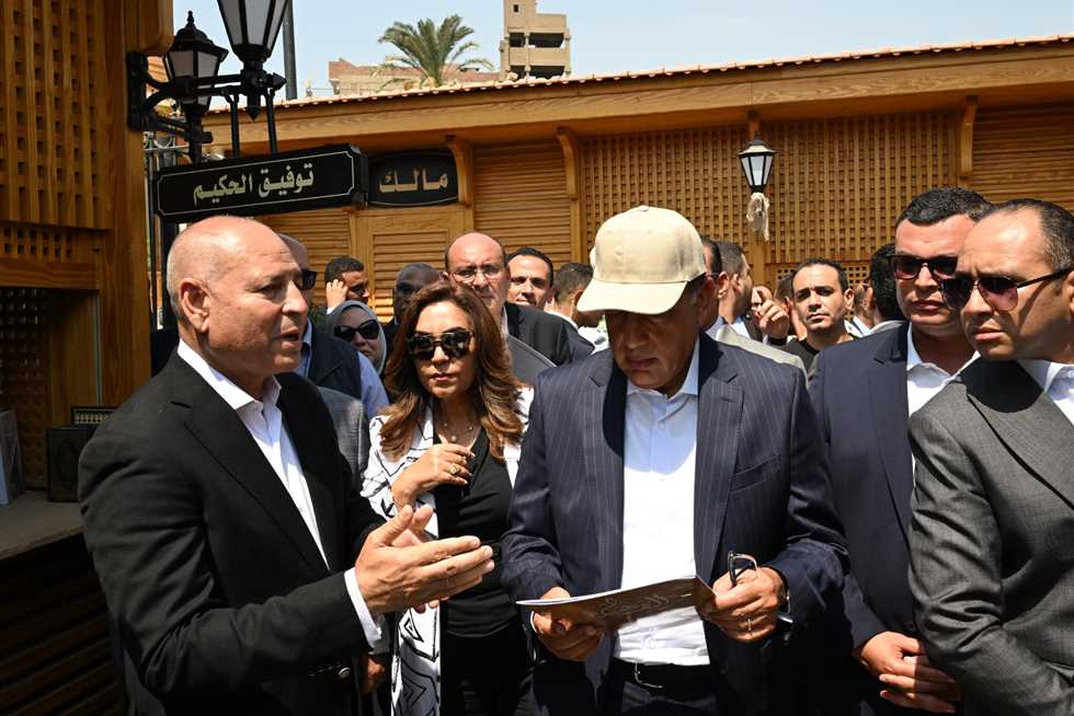 رئيس الوزراء يتفقد مشروع إحياء حديقة الأزبكية التراثية بعد الانتهاء من الأعمال