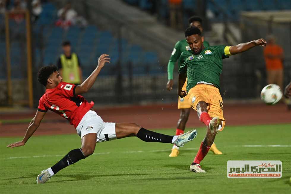 دونجا يختار الثنائي الأفضل لقيادة خط وسط منتخب مصر أمام بوركينا فاسو