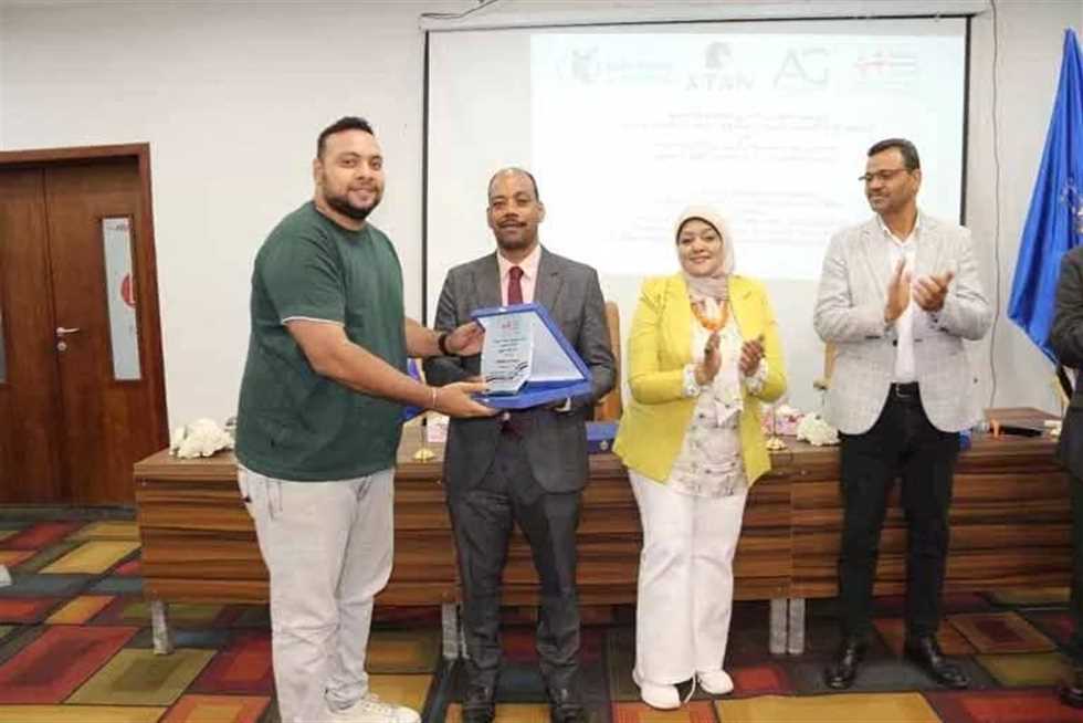 تكريم الأطفال خريجي برنامج «الرفق بالحيوان» في محافظة أسوان