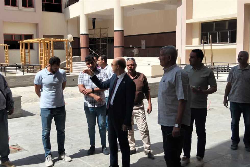 المنشاوي يتفقد مقر كلية التربية للطفولة المبكرة بأسيوط الجديدة