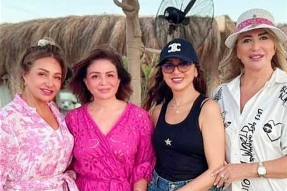 إلهام شاهين تنشر صور جديدة مع أنغام وليلى علوي في الساحل :«محظوظة جدًا بأصدقائي»