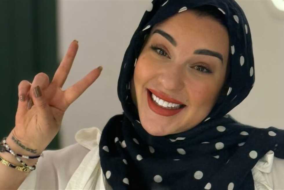«ادعولي بالثبات».. تفاعل مع إعلان أسما شريف منير ارتداء الحجاب وحذف صورها القديمة