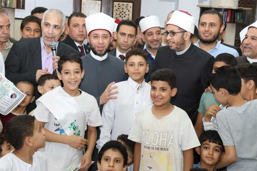 وزير الأوقاف يشهد احتفالًا مهيبًا لتكريم حفظة القرآن الكريم بمسجد «إبراهيم المتبولي» في المرج