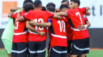 «لو نزل بدري كنا كسبنا».. إبراهيم سعيد يدافع عن نجم منتخب مصر