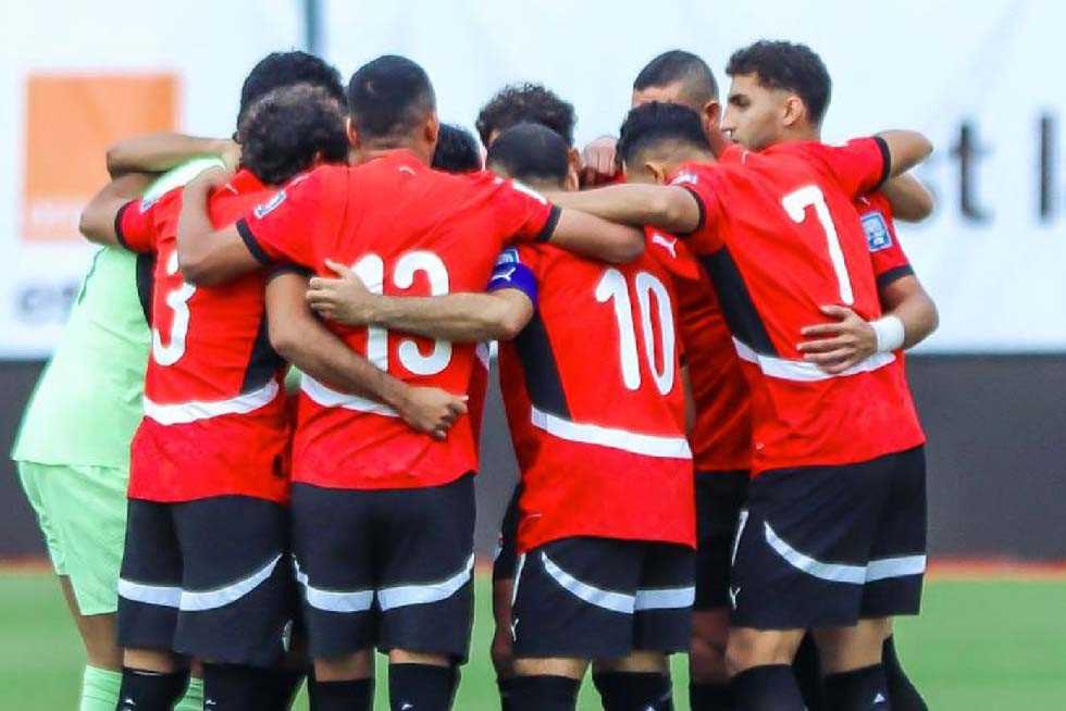 «لو نزل بدري كنا كسبنا».. إبراهيم سعيد يدافع عن نجم منتخب مصر