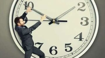 قبل موعد تطبيق التوقيت الشتوي 2025.. دليل شامل للتأقلم والوقاية من الاكتئاب