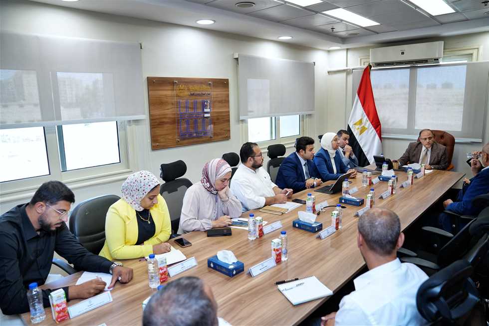 رئيس هيئة الدواء يبحث مع ممثلي جهاز الدمغة الطبية سبل دعم الصناعة الوطنية