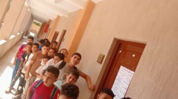 تسليم الكتب الدراسية للطلاب بمدرسة أجهور للتعليم الأساسى في القليوبية