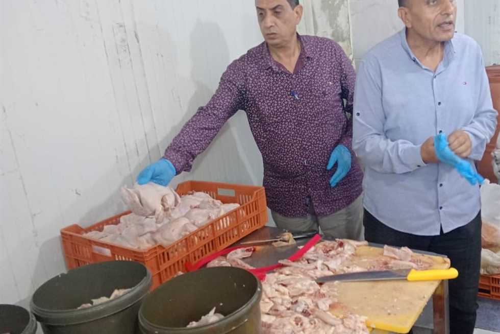 ضبط لحوم ودواجن فاسدة داخل مركز غير مرخص بالدقهلية