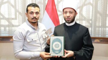 تضحياته ستبقى رمزا للفداء.. وزير الأوقاف يستقبل نجل «شهيد الشهامة» خالد شوقي