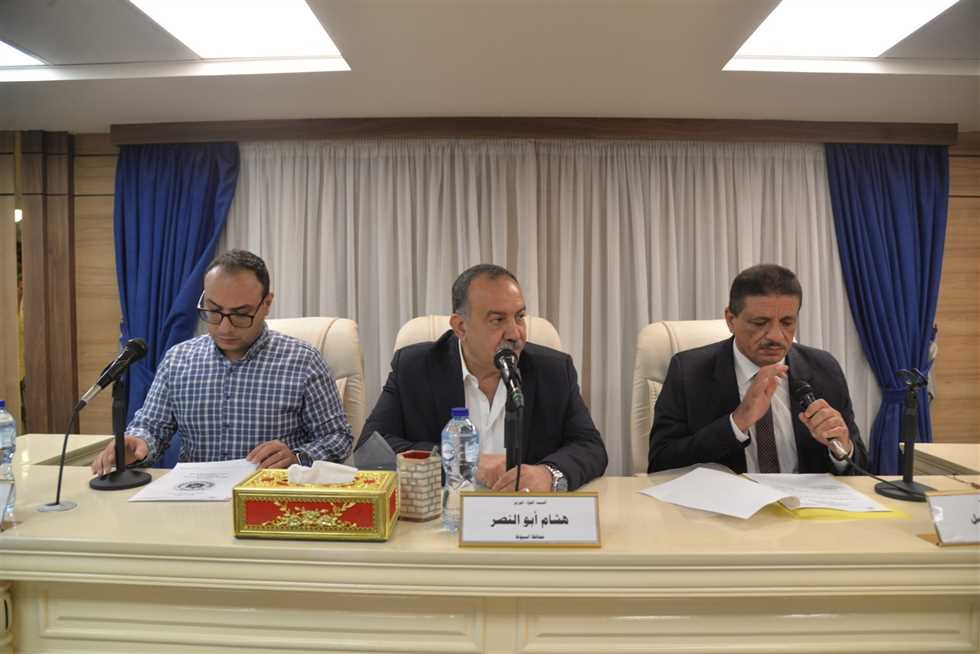 «تنفيذي أسيوط» يناقش استعدادات استقبال العام الدراسي الجديد