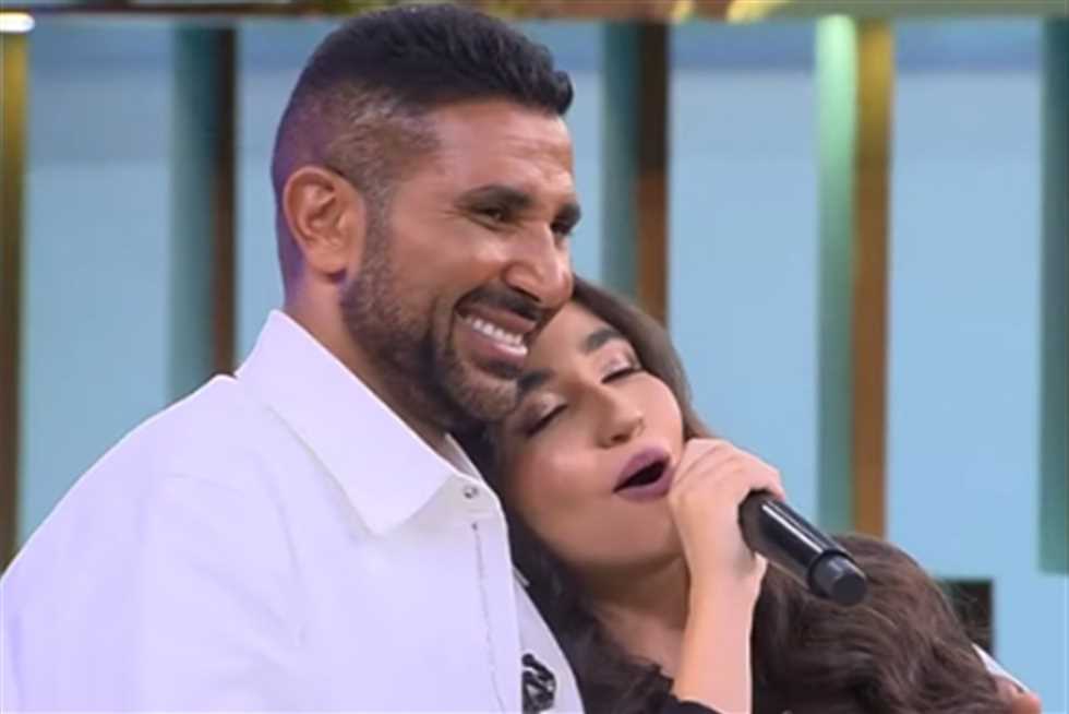 ابنة أحمد سعد تفاجئه بالغناء على الهواء في «معكم منى الشاذلي» (فيديو)