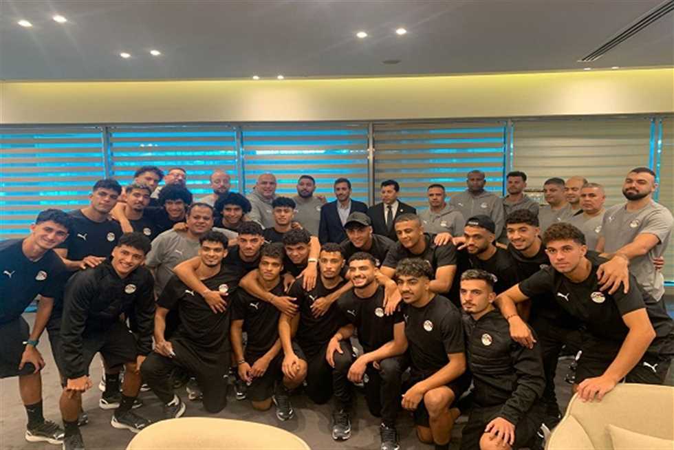 كأس العالم للشباب| وزير الرياضة يودع بعثة منتخب مصر المغادرة إلى تشيلي