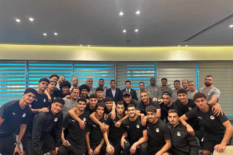 وزير الرياضة يحفز لاعبي منتخب الشباب قبل مغادرتهم للمشاركة في كأس العالم