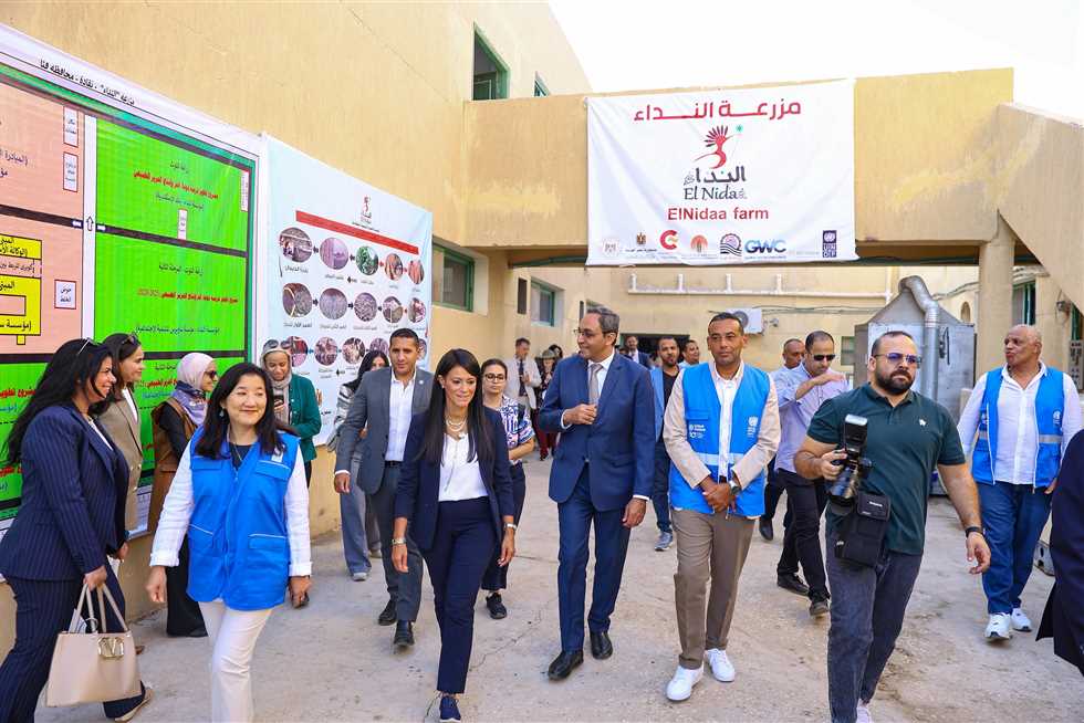 وزيرة التخطيط تضع حجر الأساس لمصنع تربية ديدان القز وإنتاج الحرير الطبيعي بقنا
