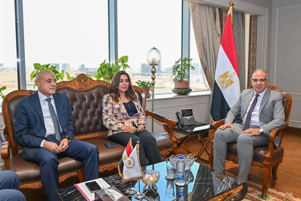 اجتماع موسع لبحث الأعمال المقترحة تنفيذها بالأقصر والمحافظات ذات الواجهة النيلية