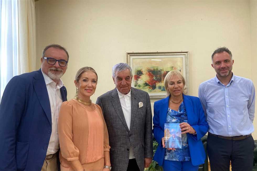 تكريمًا لمسيرته العلمية.. تسليم زاهي حواس مفتاح «لاتينا» الإيطالية