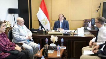 نائب وزير الصحة يعقد اجتماعًا مع وفد اللجنة الدولية للاعتماد في مكافحة مقاومة المضادات الحيوية