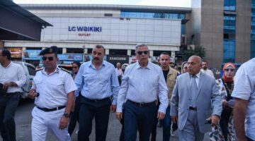 «24 ساعة للكافيهات لتوفيق أوضاعها».. محافظ الإسكندرية يفاجئ سيدي جابر لإزالة التعديات على الأرصفة (صور)