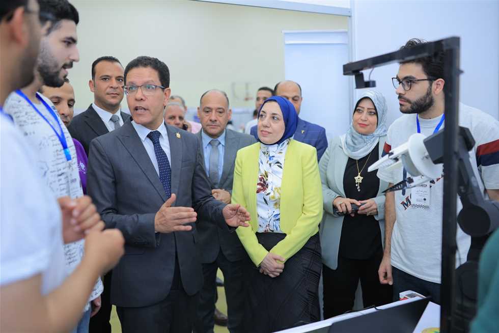 «الجيزاوي» يفتتح فعاليات بطولة جامعة بنها الأولى للروبوت