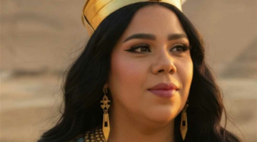 شيماء سيف تتألق بإطلالة فرعونية في أحدث جلسة تصوير أمام الأهرامات