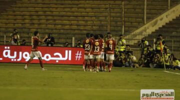 «فوقوا واللي هيتدلع برا النادي».. نجم الأهلي السابق يفتح النار ضد لاعبي الأحمر